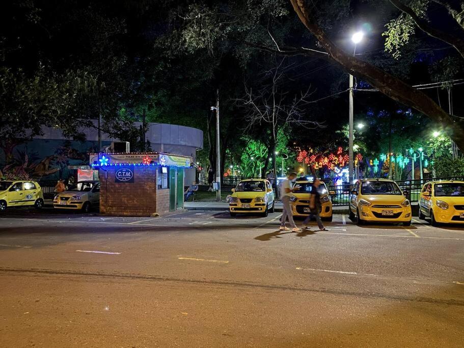 Prime Laureles Location With Air Conditioning Medellín Extérieur photo